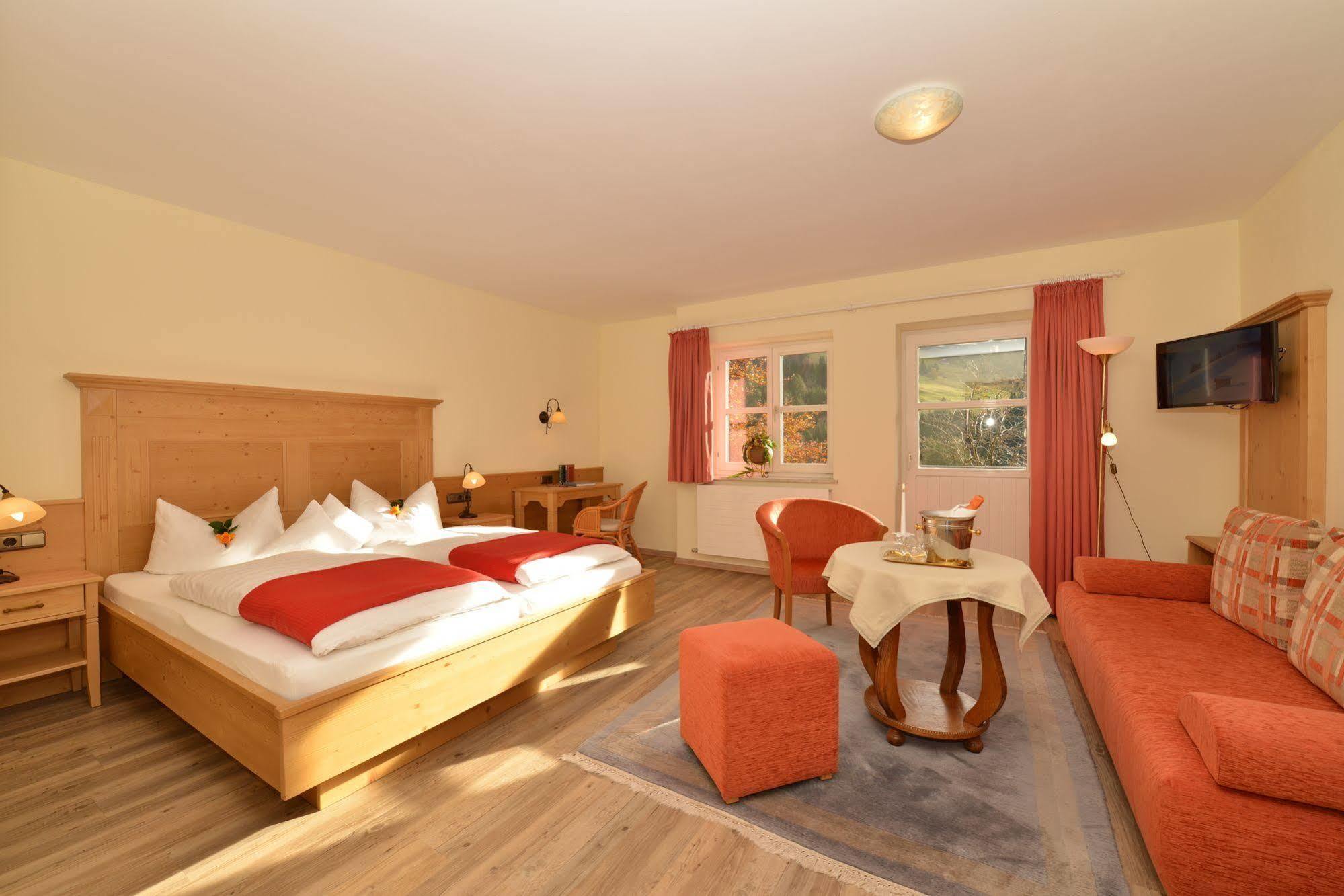 Hotel Adler Garni Hirschegg (Vorarlberg) Exterior foto